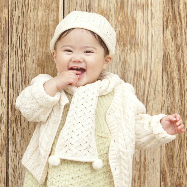 オーガニックコットン ベビー ポンポン付き透かし柄フード