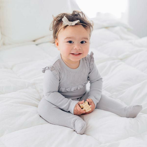 オーガニックコットン ベビーレース足つきカバーオール（長袖）