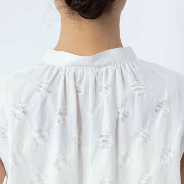 オーガニックコットン 手織り透かしドットジャガードノースリーブブラウス