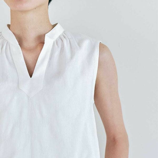 オーガニックコットン 手織り透かしドットジャガードノースリーブブラウス